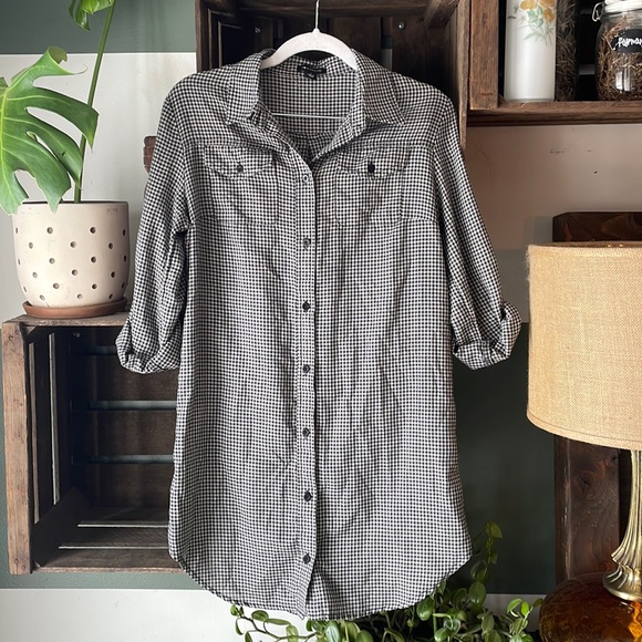 I ❤️ Robson Black & White Button Down - Picture 1 of 3